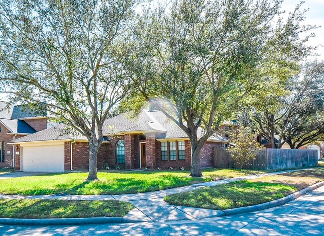 Building Photo - 21619 Oakcreek Ct