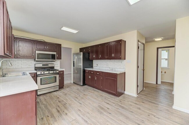 Building Photo - 1413 Skylark Ln