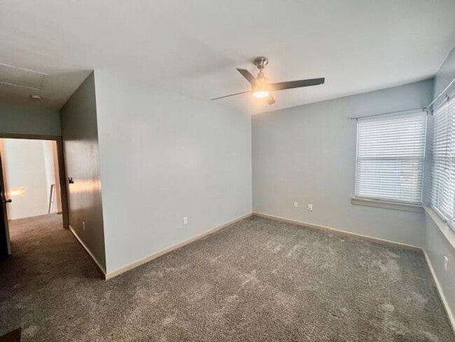 Building Photo - Beautiful Downtown Condo / Close to ACC Riverside / 3 bedrooms / Ref, Washer & Dryer