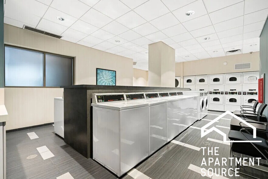 Building Photo - 1130 N Dearborn St