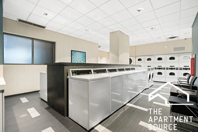 Building Photo - 1130 N Dearborn St