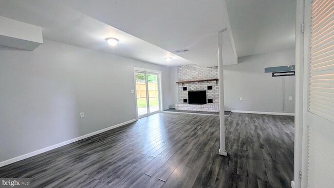 Building Photo - 922 Petinot Pl