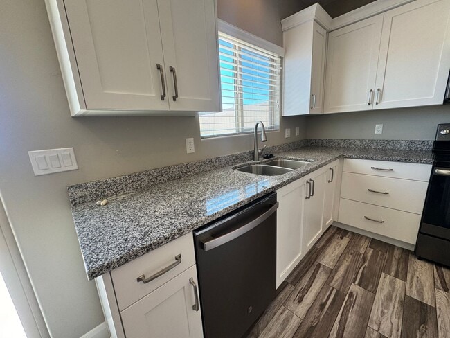 Building Photo - Blackhawk Townhome! Incredible Amenities!!