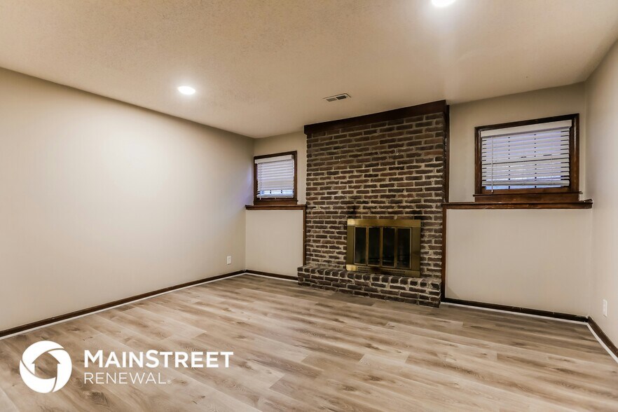 Building Photo - 14835 S Locust St