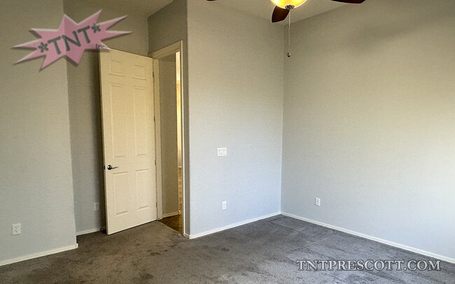 Building Photo - Home in Granville HOA ~ COMP HOLD