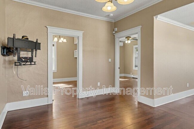 Building Photo - 2350 Cottage St SE