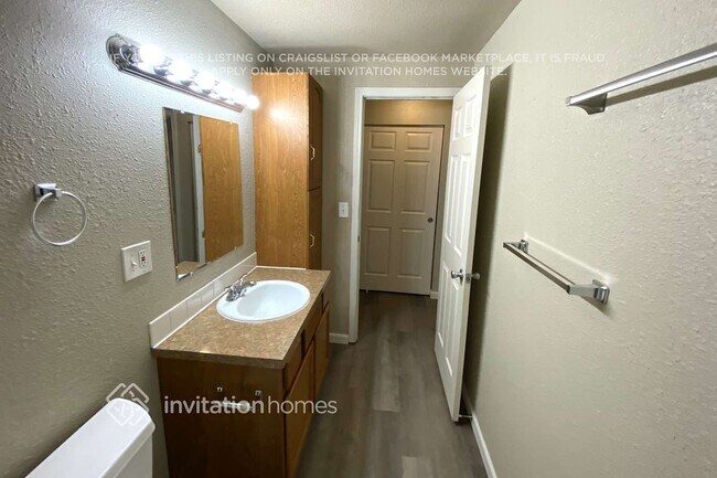 Building Photo - 1002 151st St E