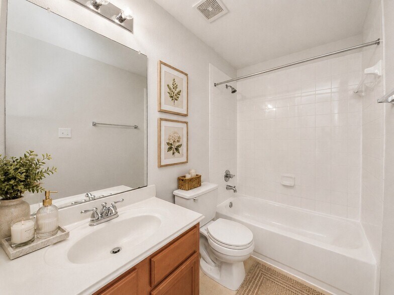 Building Photo - 2930 Ribbon Creek Way