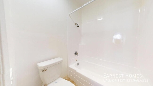 Building Photo - 5460 White Oak Ave