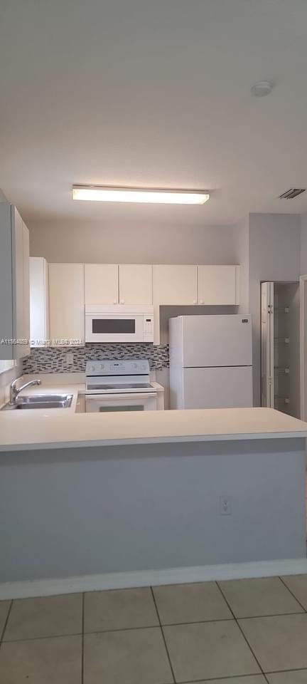 Building Photo - 4941 SW 135th Way