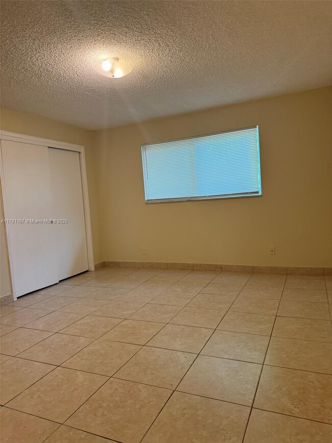 Building Photo - 312 N 62nd Ave