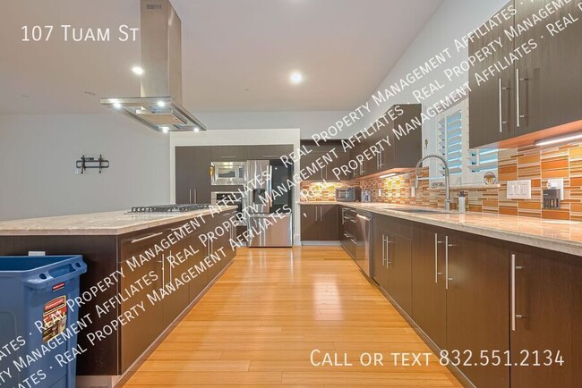 Building Photo - 107 Tuam St