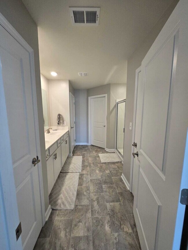 Building Photo - Charming Home in Sweet Briar Community