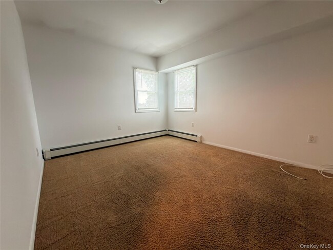 Building Photo - 16 James St