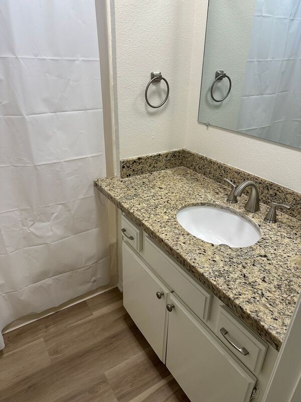 Building Photo - 2323 Del Mar Rd