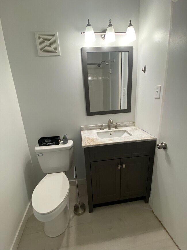 Building Photo - 2638 Daphne Rd