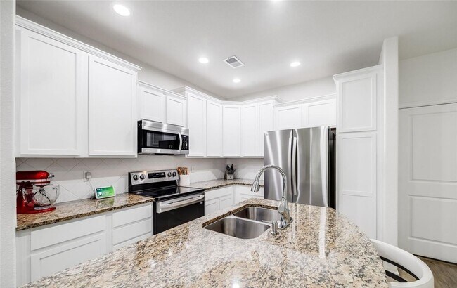Building Photo - Updated 2BD, 2.5BA Townhome in Centennial ...