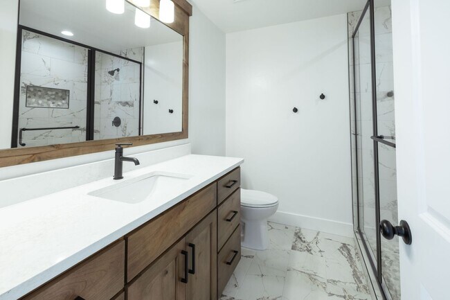 Building Photo - $500 off first month's rent. If rented before the end of AUGUST!!BRAND NEW 5 BED 3 BATH TWIN HOME