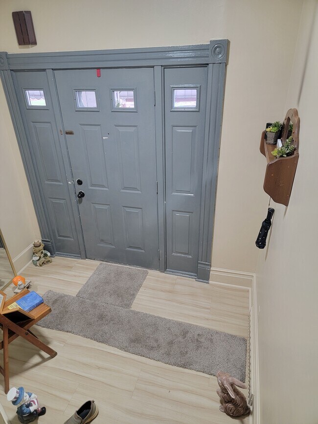 Building Photo - 102 3rd Ave