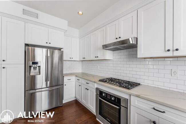 Building Photo - Beautiful 3 Bedroom, 2.5 Bathroom Home in the Heart of Tustin Ranch