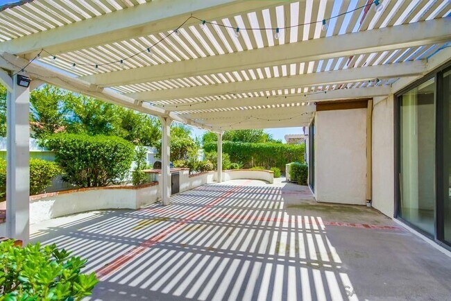 Building Photo - 11742 Avenida Sivrita