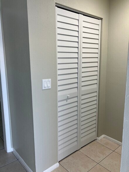 Building Photo - 5751 Gallatin Ln