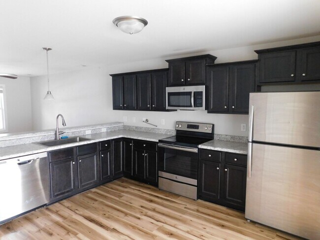 Building Photo - Month to Month Lease