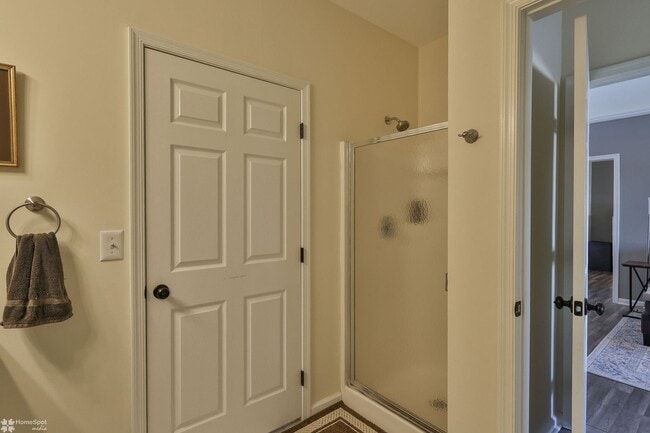 Building Photo - Bright, spacious 2-bedroom / 2-bath condo available now!