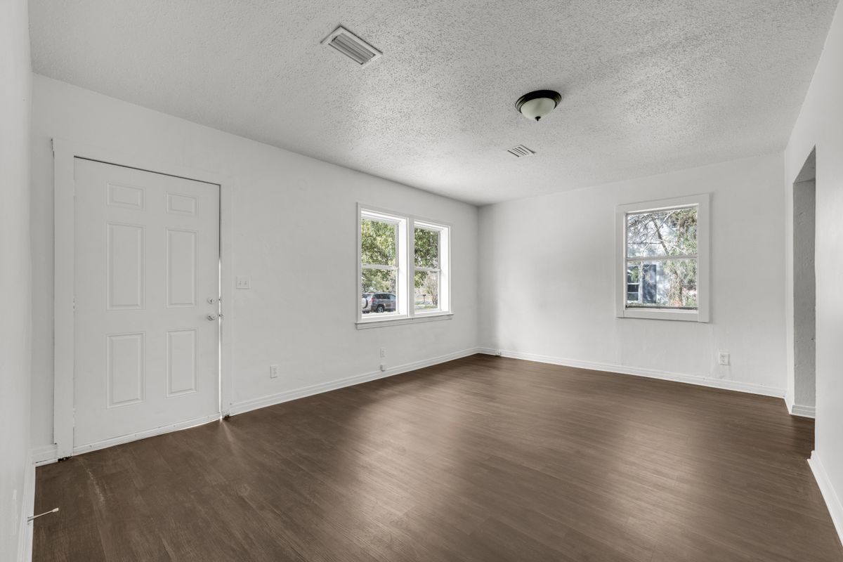 Building Photo - 1227 Dena St