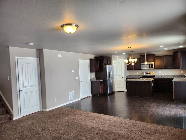 Building Photo - BEAUTIFUL 3BD HOME with A/C in TRAILS at F...