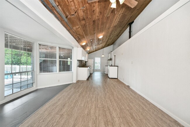 Building Photo - 814 Broadway Avenue J
