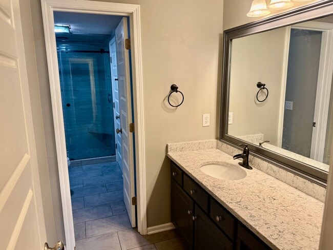 Building Photo - 3053 Woodale Cir