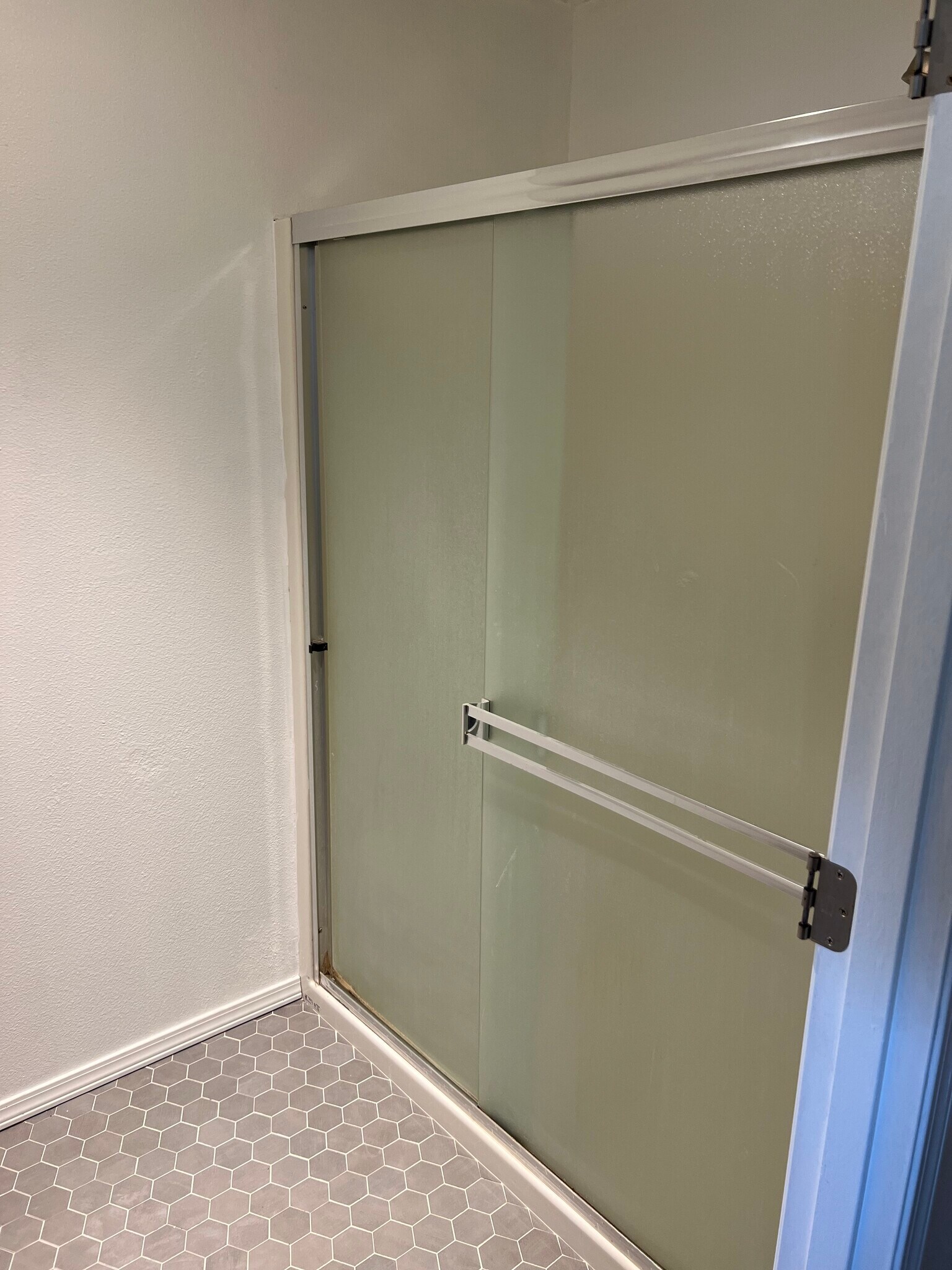 Master bath - 2185 N P St