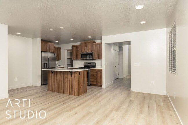 Building Photo - Amazing 4 bed | 2 1/2 bath | 2 car garage ...