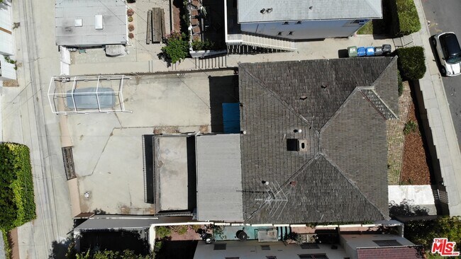Building Photo - 220 4th Ave