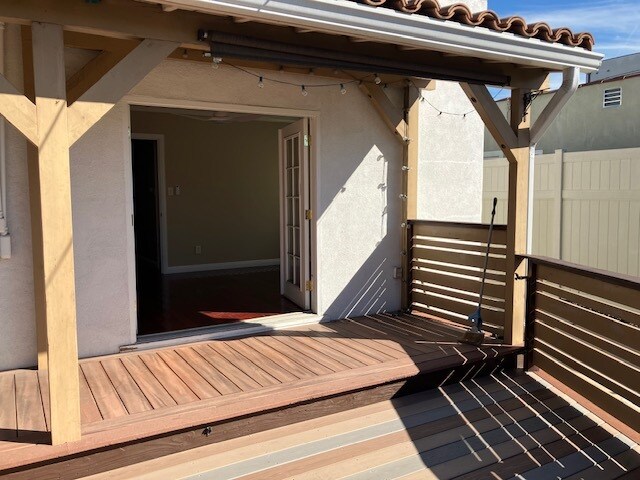 Building Photo - 2833 S Victoria Ave