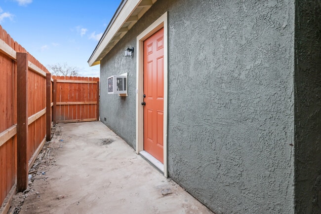 Building Photo - 1825 Letts Ave