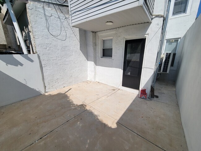 Building Photo - 2410 S Sheridan St
