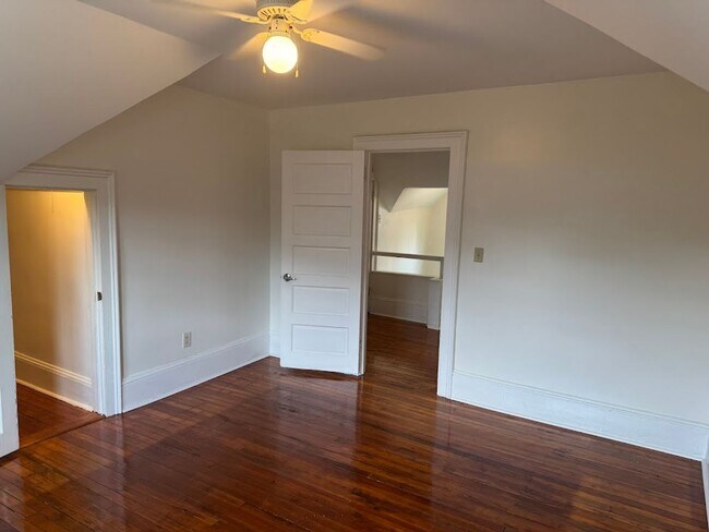 Building Photo - 5603 Fair Oaks St