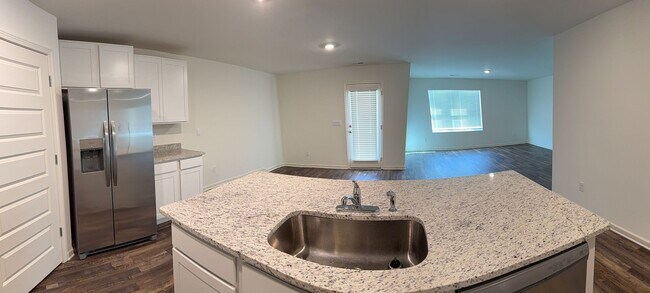 Building Photo - Caffee sub-division, very close to Mercedes plant, one level 4 Bedroom/2 Bath 1774 sqft