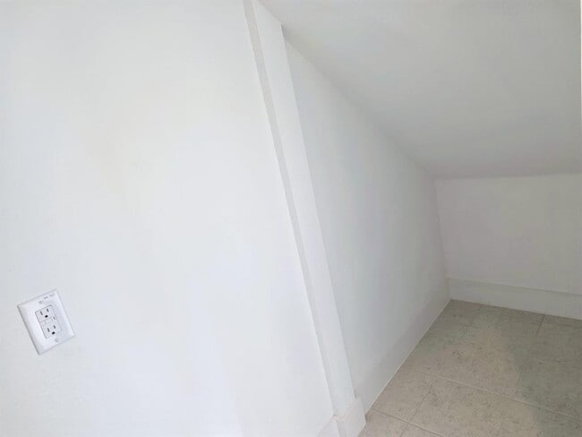 Building Photo - 150 Elisha Dr