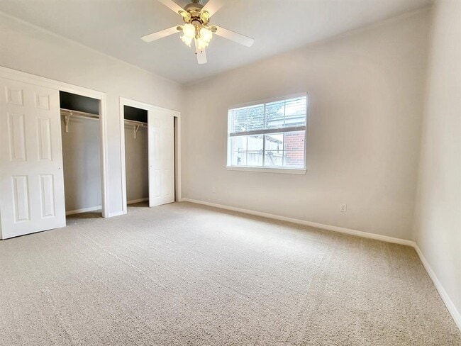 Building Photo - 613 Deercreek Ln