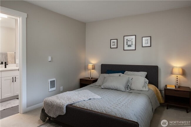 Building Photo - North Seattle - Pinehurst Updated 3 Bedroom 2 Bath Rambler
