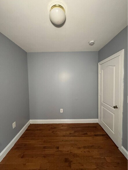 Building Photo - 552 Avenue C