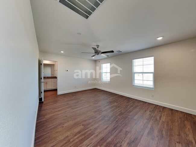 Building Photo - 260 Yasmin Daylily Pl