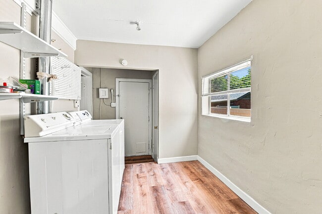 Building Photo - $2,845.95, 3 bed, 1 bath, located in Denver with New Appliances