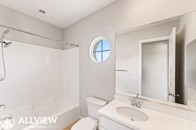 Building Photo - Your Next Home Awaits – Beautiful 3-Bedroom Irvine Townhome