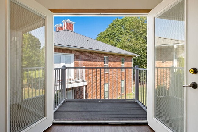 Building Photo - 413 Columbia Pl