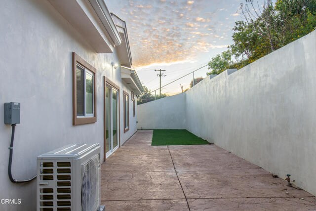 Building Photo - 713 Mission Dr