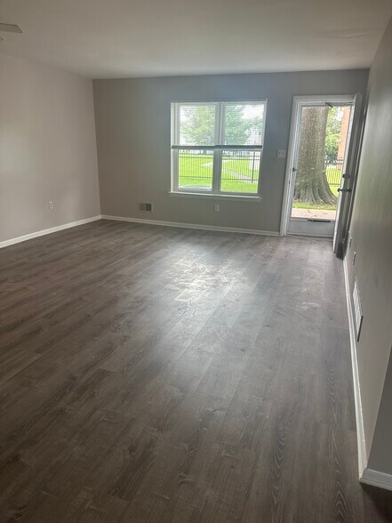 Plank flooring - 3 Baylis St